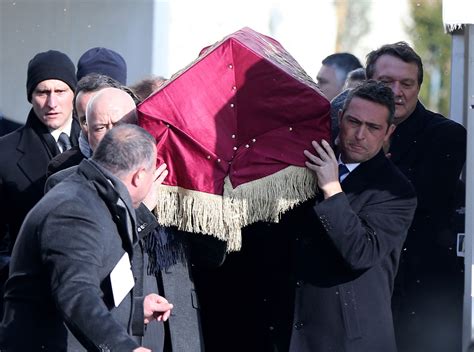 1960'da mustafa koç, 1962'de ömer koç, 1967 ise ali koç dünyaya geldi. Ali Koç tabutu bırakamadı Ömer Koç o an dağıldı