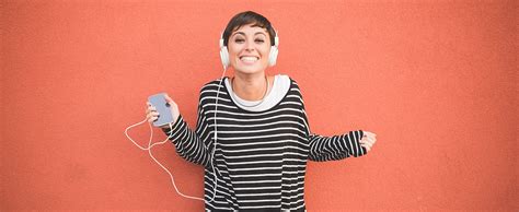 What if you could get into digital marketing? The Best Digital Marketing Podcasts to Tune Into