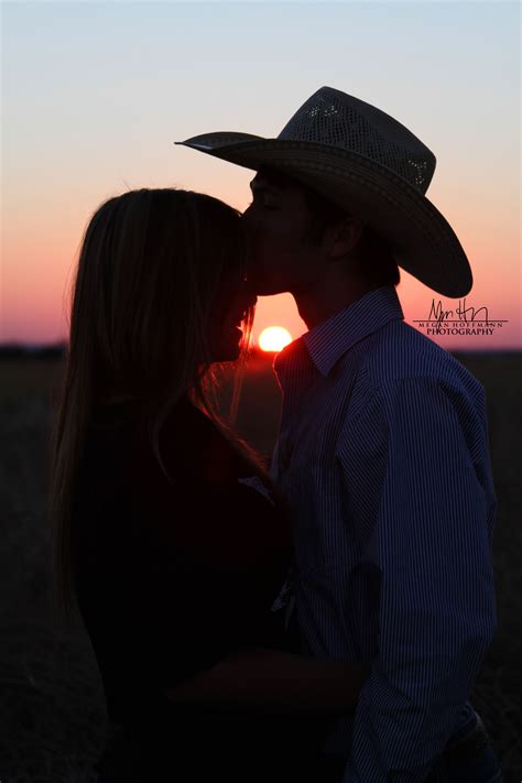 Download the perfect couple goals pictures. Photography couple photo idea. Country couple photo idea ...