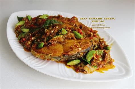 Kali ini, saya menggunakan resepi ikan goreng berlada stail minang yang sangat sangat ringkas dan sedap. AMIE'S LITTLE KITCHEN: Ikan Tenggiri Goreng Berlada