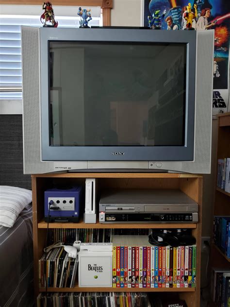 27 fd trinitron® wega® / included components may vary by country or region of purchase: Entering the world of CRT with a Sony KV-27FV310 for $60 ...
