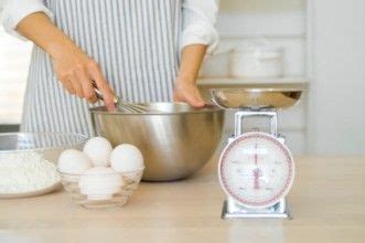 This free online recipe converter automatically converts the whole american (us standard) recipe to metric measures with only one click. Cups to grams weight converter | Recipes, Cooking recipes, Cooking measurements