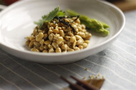 It does not dry out or have a dull appearance while serving. What Does Natto Taste Like? My Honest First Hand Experience!