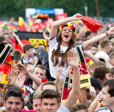 Видео wm 2014 deutschland portugal канала lkl 900. sp-Fußball-WM-2014-Public-Viewing-Feiern-Sommermärchen ...