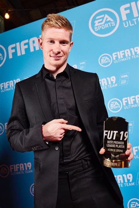 Als sohn von vater herwig de bruyne und mutter anne de bruyne erlangte er im jahr 2021 als fußballer berühmtheit zum beispiel für chelsea, vfl wolfsburg & belgium national squad. Kevin de Bruyne | Futebol, Hot