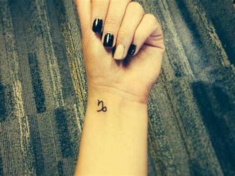 Většinou se před tím, než si necháme zhotovit tetování, ptáme, jestli je jeho pořízení bolestivé. Tetování pro dívky na ruce jsou malé a velké a jejich ...