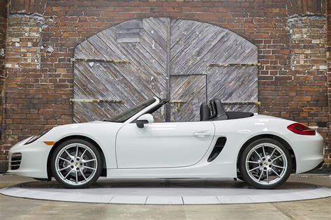 The sole changes to the 2014 boxster consist of dropping silver and a blue paint color, and replacing them with new silver and blue paint colors. 2014 Porsche Boxster 6-Speed