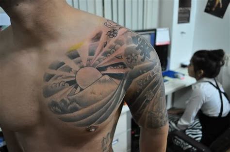 The rising sun flag on the other hand, was the flag of the japanese military, all the way since 1870. Rising Sun Tattoos | Girl Gloss