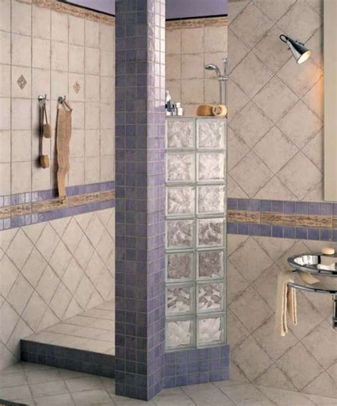 Facili da personalizzare, offrono una resa estetica elevata oltre che una grande resistenza. Piastrelle per il bagno rustico (con immagini) | Bagni ...
