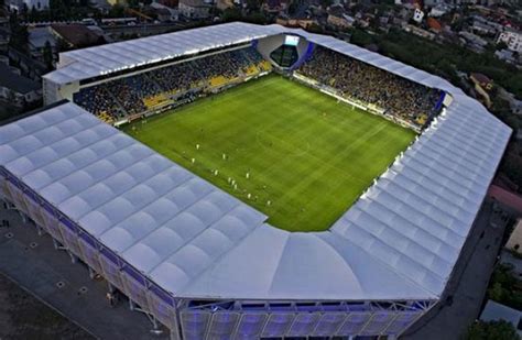 1937 gebaut, das alte ilie oană verfügte lediglich nur über 1 tribüne 1950er jahre umbau und erweiterung zu einem richtigen stadion 2009 abbau bzw. Stadion - FC Petrolul Ploiești