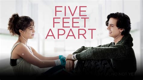One or more teenagers have a horrible condition or disease that causes great tragedy in finding romance when life seems so short. Mavinin Her Bir Tonu: FİVE FEET APART - FİLM YORUMU