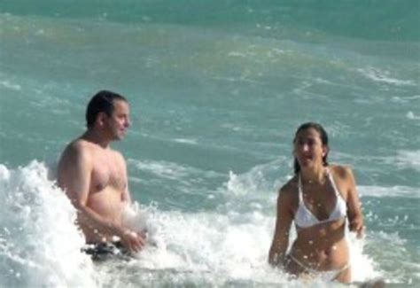 That she had pulled rank, demanded special privileges and put other prisoners' lives at risk. La madre de Ingrid Betancourt niega el supuesto romance de ...