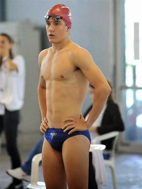 This extremely informative guide sets out the 34 different types of men's haircuts and styles with photo examples. Male Athletes World: Swimming: Amateur swimmer image (Part 52)