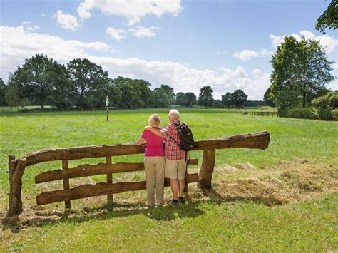 Dies gestaltet sich oft als kleine herausforderung. Ostfriesland Wanderweg: Kunstscheuerpfähle