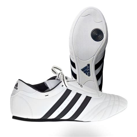 Taekwondo is a martial art and sport participated in all over the world, as well as at the olympic games. Adidas Schuhe / Boxing & Taekwondo | Koldas Sportartikel