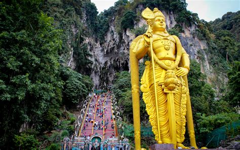 Dalam komentarnya, dia menyebut ajaran hindu sebagai hal yang bodoh. Agama, Bangsa, Politik : Apa Punca Rakyat Malaysia Gagal ...