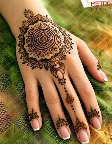 Communicate with the henna tattoo artist you select to work out the details of your event. Pin by Amanda Sampaio on desenhos | Henna tattoo designs ...
