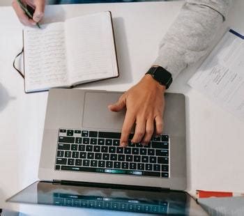 Pemerintah inginnya pengangguran itu menurun, tapi diskriminasi penampilan dalam si pelamar memiliki kualifikasi (ego) jenis pekerjaan berdasarkan minat, bakat, latar. Pengangguran friksional: Definisi, Jenis, dan cara ...