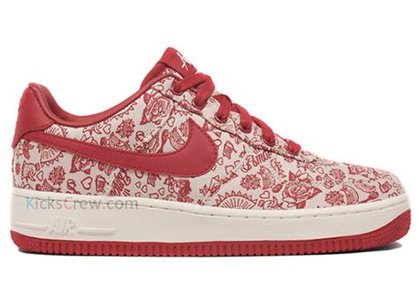 Next year's air force 1, though, is a super clean design that doesn't immediately scream hallmark greetings card, while packing enough. Nike WMNS Air Force 1 Low - Valentine's Day 'Amor ...