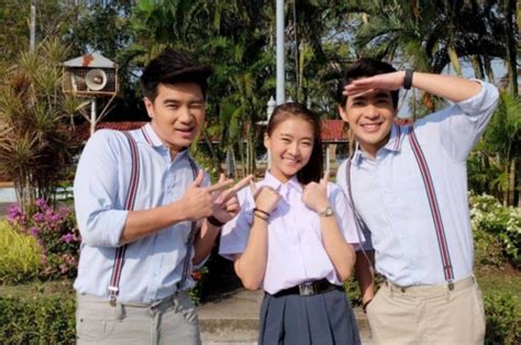 แพรวา ณิชาภัทร หรือ ขนมปัง จาก hormonesเล่าหมดเปลือก พี่หน่องมาหยอดเรา. ย้อนวัยเรียน "แพรวา ณิชาภัทร" สาวน่ารักเมืองขอนแก่น (คลิป)