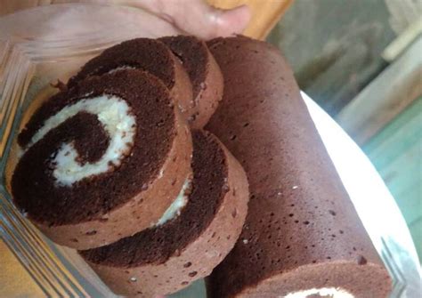 Cara membuat bolu gulung ekonomis. Resep Bolu gulung coklat oleh Ika Setya Rini - Cookpad