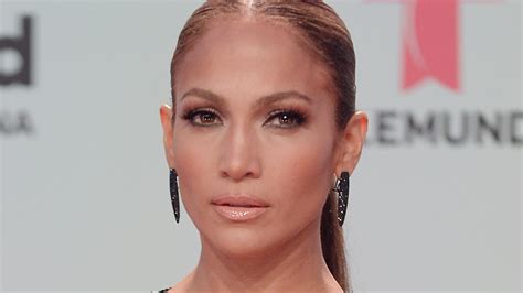 Jennifer lopez entzückt und erstaunt ihre follower jetzt mit einem ungeschminkten selfie, auf was sofort ins auge fällt: Jennifer Lopez sieht ungeschminkt unglaublich jung aus ...