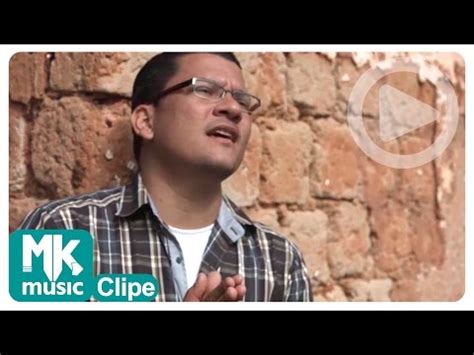 Abaixo de, menos elevado que: Deus Acima de Tudo - Geraldo Guimarães - VAGALUME