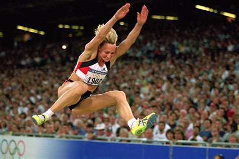 Born december 16, 1964 in gera ) is a former german athlete who became olympic champion in the long jump in 1992 and 2000. Wie Alt Ist Heike Drechsler | Alter & Vermögen