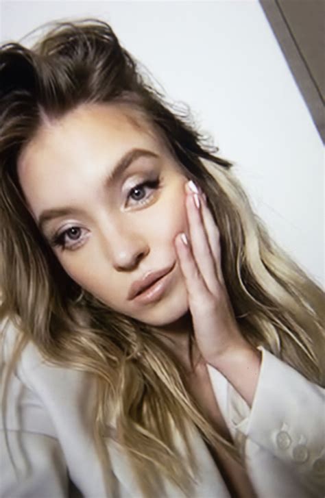 Mr saab was seen clutching his. Shooting Sydney Sweeney pour Hunger - 21 octobre 2020