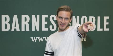 ˈfěːlɪks ˈǎrːvɪd ɵlf ˈɕɛ̂lːbærj (listen); Who is Felix Arvid Ulf Kjellberg dating? Felix Arvid Ulf ...