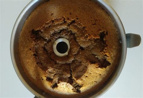 Versate l'impasto in uno stampo da chiffon cake (24 cm) e fate cuocere in forno già caldo e preriscaldato 50 minuti a 160° (nella parte più. CHIFFON CAKE AL TIRAMISÙ | Anna Creazioni in Cucina