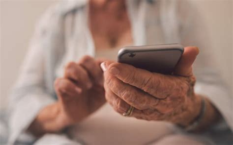 Как научить бабушку пользоваться смартфоном - AndroidInsider.ru