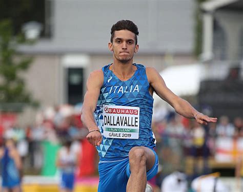 Como se chama o local onde o atleta aterrissa após executar o salto? Dallavalle bronzo nel salto triplo ai mondiali under 23 ...