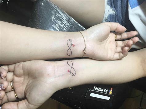 Hình xăm họa tiết mini cặp ở tay cho nam nữ. - Tattoo Gà