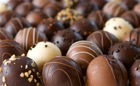 Meşhur belçika çikolatasını mutfağımızda hazırlarken :)%100 kaliteli gerçek belçika çikolatasını uzaklarda aramayın, dali çikolata olarak sizlere bu hizmeti. Belçika Çikolatası | harikalardiyari.com