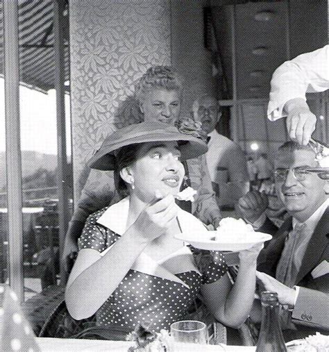 Pásate a premium ahora y disfruta sin límites aprendiendo idiomas con la mejor música. Maria Callas - Wien (1956) | Fotografia artistica ...