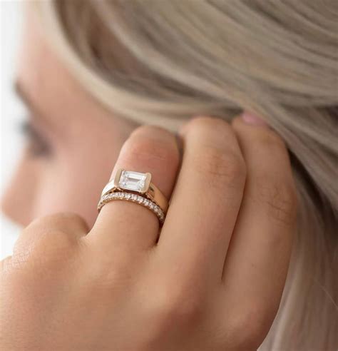 Gold (available in yellow gold, white gold and rose gold) and platinum are preferred for engagement rings, but common metal types such as titanium, silver, and stainless steel are also used for engagement rings. Our Fave Celebrity Engagement Rings of 2019 | Celebrity ...