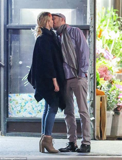 Jennifer lawrence is 'happy' and 'comfortable' with boyfriend cooke maroney as she turns 28. Jennifer Lawrence shares a kiss with Darren Aronofsky in New York | Daily Mail Online