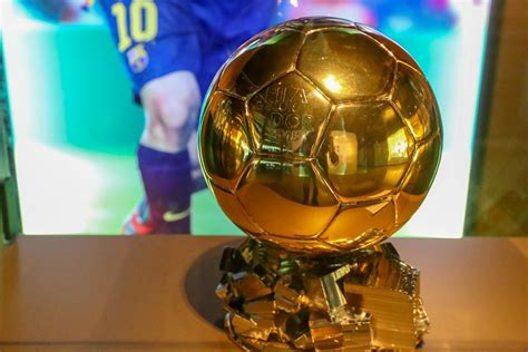 Tu as manqué la cérémonie du ballon d'or qui s'est tenue hier soir ? Coronavirus : le Ballon d'Or France Football 2020 annulé ...