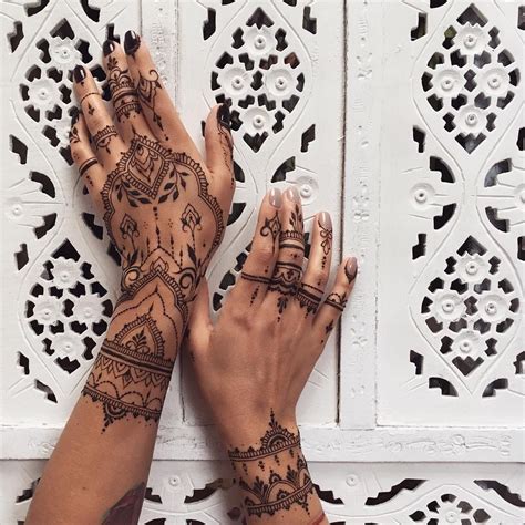 Description black henna tattoo temporary waterproof transfer ~ lace floral bracelet jewelry, as pictured. Henna lace Glove & bracelet #veronicalilu … | Henna tattoo ...