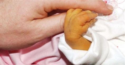 Ilustrasi bayi baru lahir (foto: Inilah Punca Dan Sebab Kenapa Bayi Yang Baru Dilahirkan ...