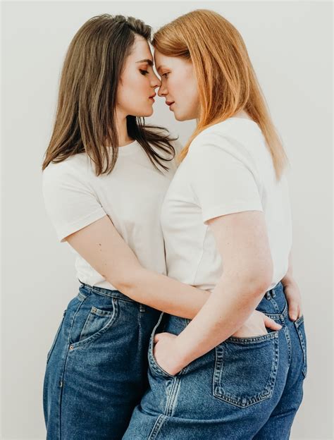 Best Tips to Increase Your Success on a Lesbian Dating App ...