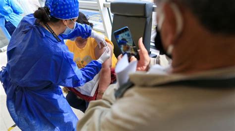 Primeras imágenes de la operación de traslado de vacunas en bogotá | bogotá | eltiempo.com. Colados vacunación | Alcaldía de Bogotá se refiere a ...
