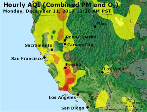 Los bomberos que batallan incendios forestales intensos y fatales en el norte de california enfrentaban el viernes condiciones climáticas agravadas. Emisiones de los incendios forestales de California
