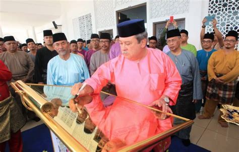 Rahmetli dedemin notlarından sultan i̇brahim'in haremine dair bilgiler: Sultan Johor officiates new UTHM mosque | New Straits ...