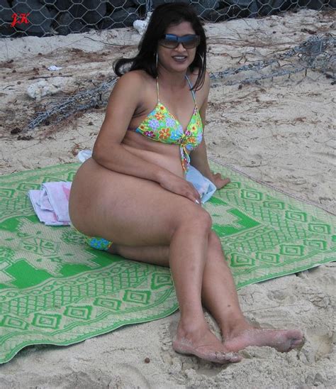 Mallu aunty pics by diya seath 47 7 girlactressespics.blogspot.in/. Hot Mallu Aunty Bikini Wallpapers | mallu aunty bikini ...