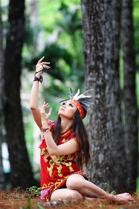 We just didn't send you that email or generate that link.… Indonesia. Dayak Culture di 2020 | Selebriti cantik, Gadis ...