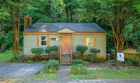 Gatlinburg rental cabins for sale. Gatlinburg Cabin Rentals - Skinny Dipping