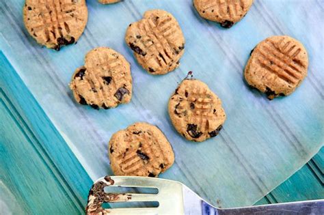 And what better way to spread holiday cheer than with a freshly. Banana chocolate chunk almond butter cookies (vegan, gluten-free, no sugar added) | Recipe ...