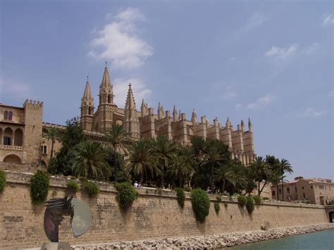 Auf similio können die sozialen netzwerke von unternehmen live dargestellt werden. Catedral de Palma | Alexander Stangl | Flickr